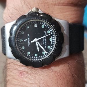 womens Peugeot quartz 5 atm(50 meters) water resistantance. new battery.